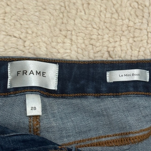 FRAME LE MINI BOOT
Women's Le Mini Boot Outseam Slit Jeans size 28 $268 - Picture 14 of 16
